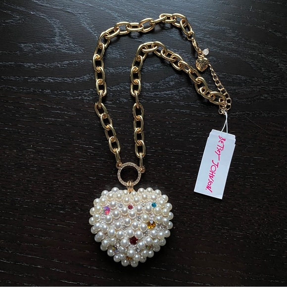 🩷 Betsey Jonson Pearl heart statement necklace - Picture 3 of 11